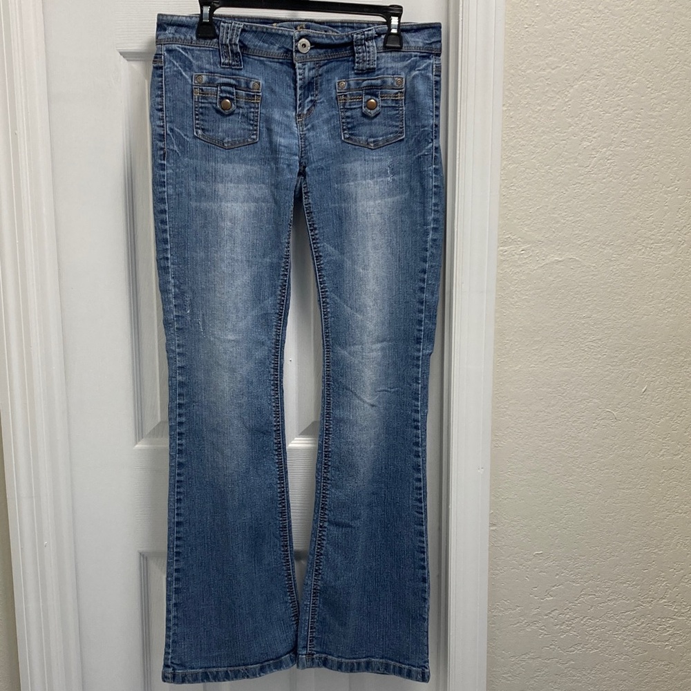 Juniors Wallflower Stretch Low-Rise Flare Jeans
